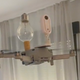 Imagen para el artículo titulado ¿Cuántos drones hacen falta para cambiar una bombilla? Según este tiktok, solo uno